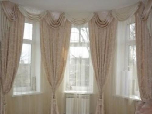 Как оформить окно с эркером на кухне. Устройство обеденной зоны 12