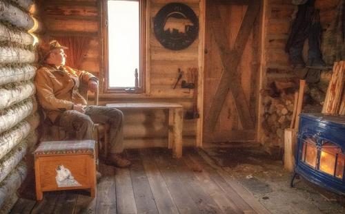 Мужик строит дом в джунглях. Особо умиротворяющее видео: мужчина строит хижину в канадской глуши