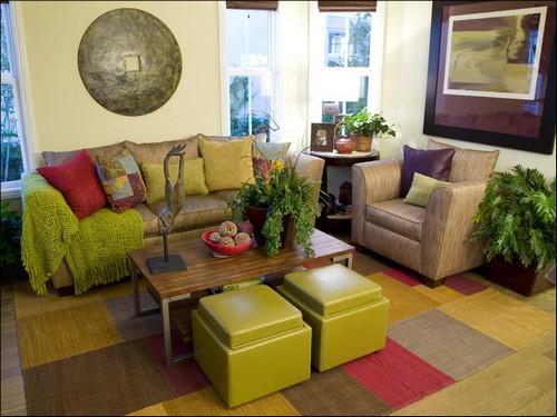 Малиновый диван в интерьере гостинной. Сочетание малинового цвета с другими оттенками