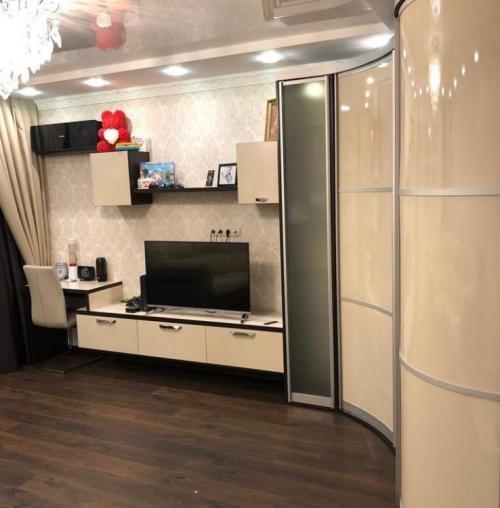 Шкаф купе для гостиной в современном стиле. Конструкция платяного шкафа