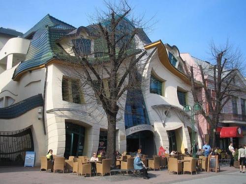 Пьяный дом польша. Кривой домик (танцующий домик) в Сопоте, Польша