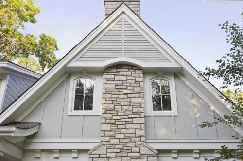 Фасад дома до и после. До и после: переделка фасада в европейском стиле