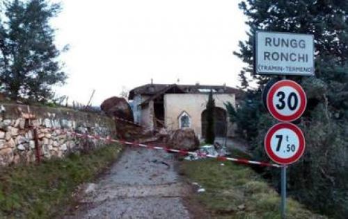 Дом высоко в горах. Реальный домик для экстремалов, построенный на горе на высоте 4 км над уровнем моря