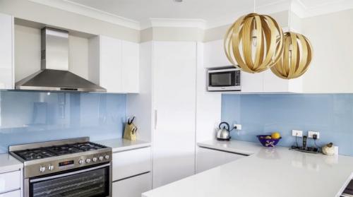 Фартук белой кухни. Выбираем фартук для белой кухни