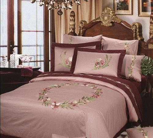 Серо бордовая спальня. Спальня в бордовых тонах - особенности оформления