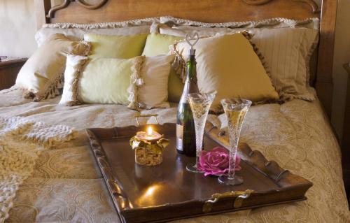 Романтик с лепестками роз и свечами. Яркий романтик: 5 эффектных вариантов использования свечей