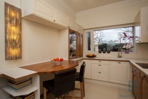 Дизайн кухни. Красивый дизайн кухни, расположенной в частном доме