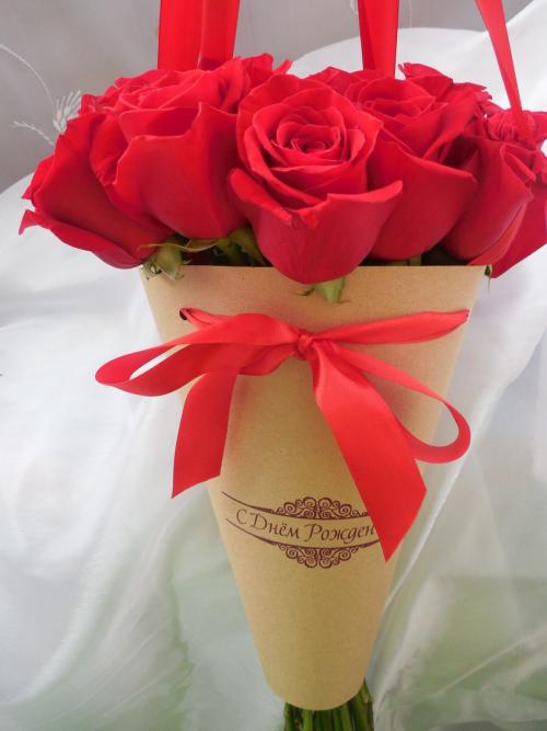 Лепестки роз и свечи. Как украсить спальню для романтического вечера 14