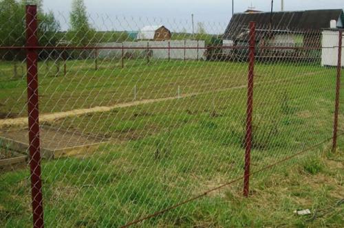 Как сделать красивый забор из сетки-рабицы. Как возвести натяжную ограду