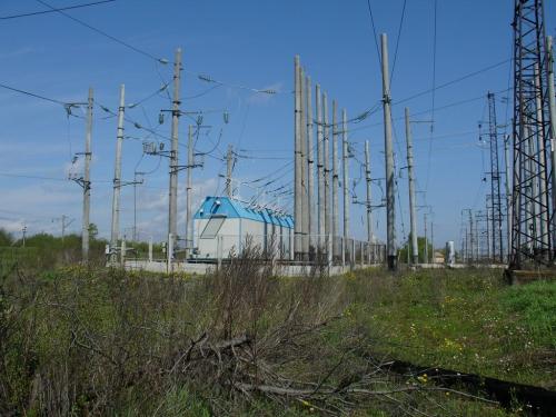 В каком случае отцепляют электровоз от состава поднимают два токоприемника. Зачем поезда меняют электровозы в пути следования?
