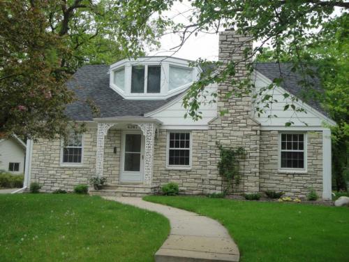 Фасад дома до и после. До и после: переделка фасада в европейском стиле