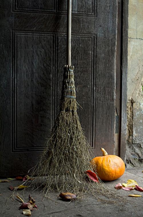 Украшение квартиры на Хэллоуин. Жуткие смайлики из цитрусовых