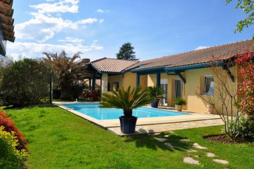 Бассейн на участке загородного дома. Бассейн на участке — строительство, лучшие идеи и основные варианты дизайна (105 фото)