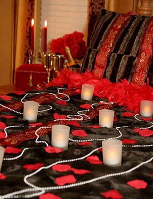 Лепестки роз свечи романтика. Как украсить спальню для романтического вечера