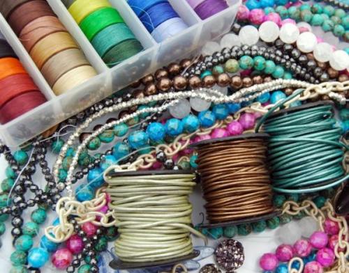 Вазы своими руками из подручных средств в домашних условиях. Ваза из подручных средств: 10 супер-простых идей