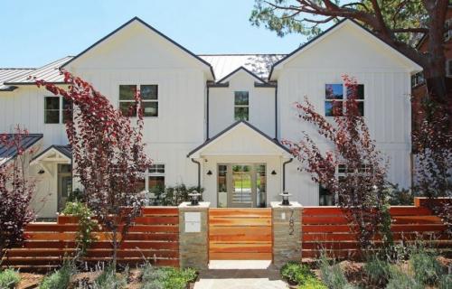 Цвет фасада дома с коричневой крышей. Цвета фасадов – выбор цветовых решений и правила гармоничного сочетания с дизайном дома