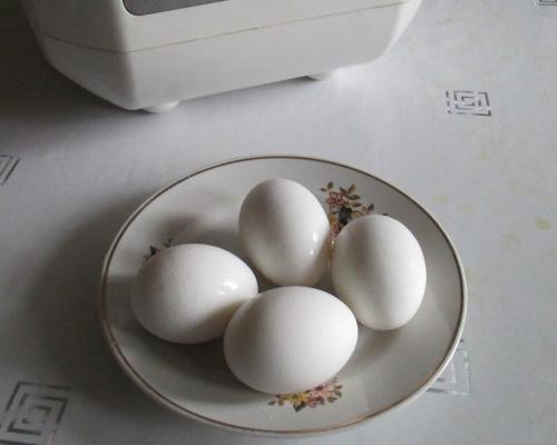 Яйцеварка сколько варить. 4 способа, как сварить яйца в мультиварке – вкрутую и в мешочек