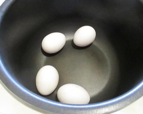 Яйцеварка сколько варить. 4 способа, как сварить яйца в мультиварке – вкрутую и в мешочек