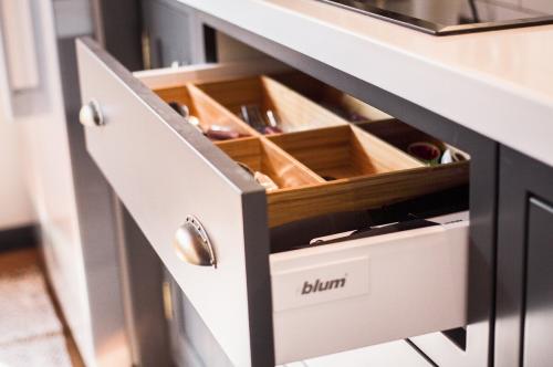 Кухня в английском стиле. Наш проект – Кухня в английском стиле с двойной рамкой