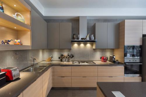 Кухни на фасаде с цветами. Материалы, из которых делают фасады кухонных шкафов