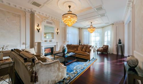 Французский флер в интерьере. История появления и основные особенности французского интерьера 10