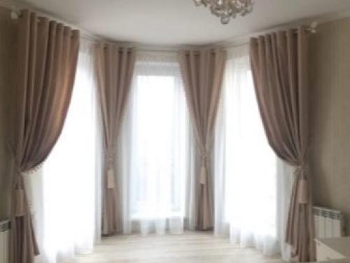 Как оформить окно с эркером на кухне. Устройство обеденной зоны 10