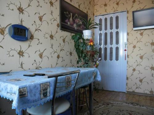 Флизелиновые обои на кухню. Виды обоев для кухни