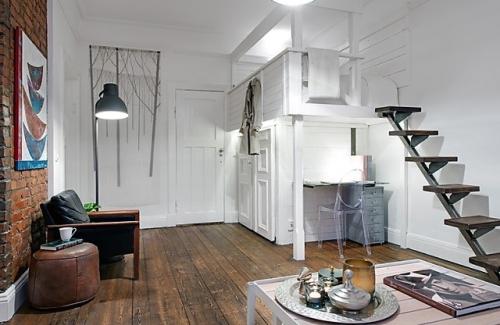 Комната на втором этаже. Яркие дизайнерские решения