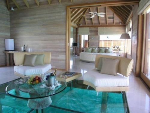 Стеклянный пол в доме с дизайном. Особенности стеклянного пола