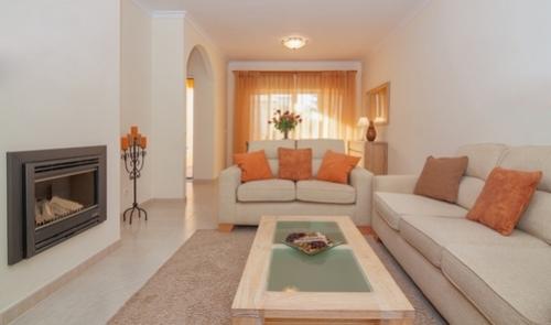 Как расставить мебель в узком зале. Как расставить мебель в прямоугольной гостиной?