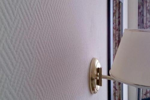 Акцентная стена на кухне. Виды обоев для кухни