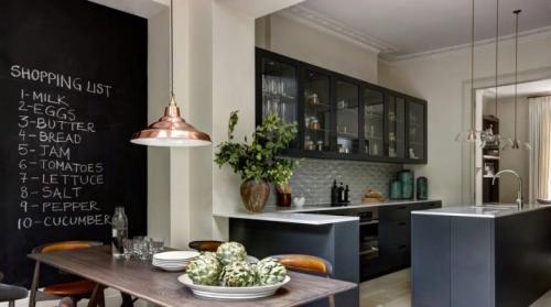 Кухня в стиле парижского кафе. Кухня в стиле кафе и бара: особенности и советы по оформлению