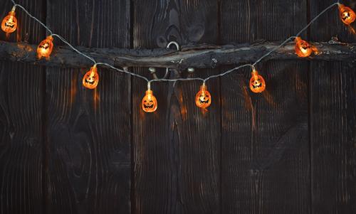 Украшение квартиры на Хэллоуин. Жуткие смайлики из цитрусовых