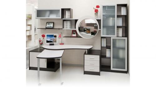 Если зеркало напротив рабочего места. Куда нельзя вешать зеркала в квартире, чтобы не навлечь неприятности на семью?