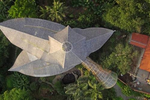 Дом из бамбука и тростника. Революция в архитектуре: фантастический дом из бамбуковых стеблей появился на Бали