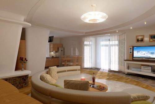 Как обставить зал в частном доме. Интерьер гостиной 26