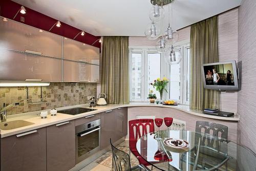 Как оформить окно с эркером на кухне. Устройство обеденной зоны 18