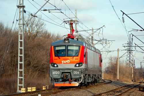В каком случае отцепляют электровоз от состава поднимают два токоприемника. Зачем поезда меняют электровозы в пути следования?