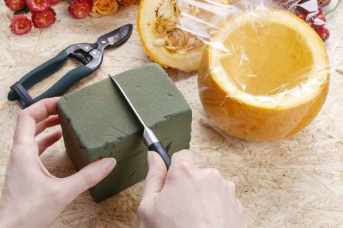 Поделка ваза с цветами из тыквы. Композиция из тыквы 29