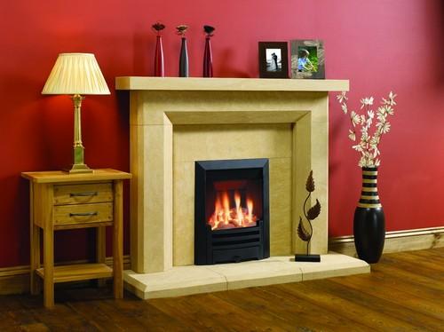 Малиновый диван в интерьере гостинной. Сочетание малинового цвета с другими оттенками