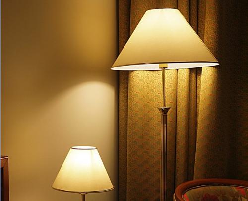 Реставрируем старый торшер. Как обновить старый торшер