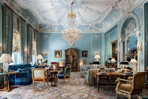 Фасады домов во французском стиле. Французский стиль в интерьере: советы и фото современного шика