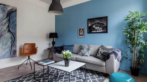 Акцентная стена в гостиной. Как оформить акцентную стену в гостиной: 8 интересных идей