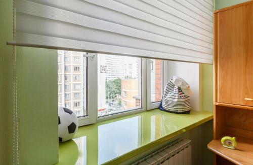 Как декорировать пластиковый подоконник. Как обновить подоконник, потерявший вид