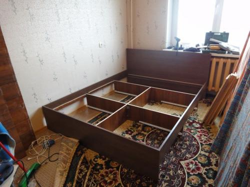 Как обновить кровать. Преимущества реставрации своими руками