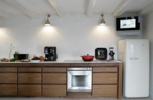 Какой цвет бытовой техники лучше. Холодильник и другая бытовая техника на кухне