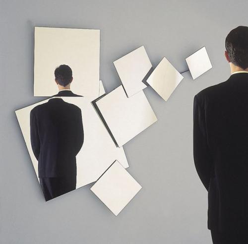 Оформить стену зеркалами. 6 приемов украшения стен зеркалами