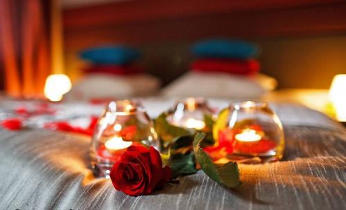 Как украсить комнату свечами. Преображение интерьера 01