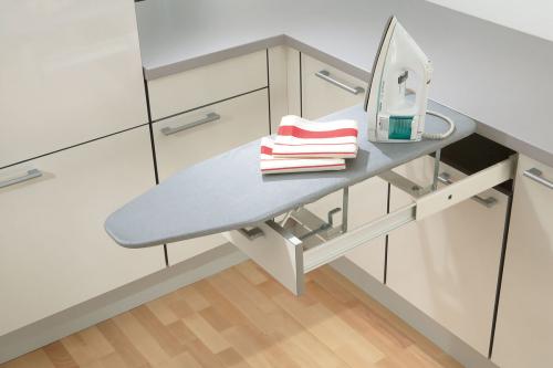 Гладильная доска с полками. 5 ГЕНИАЛЬНЫХ ИДЕЙ, как удобно разместить гладильную доску