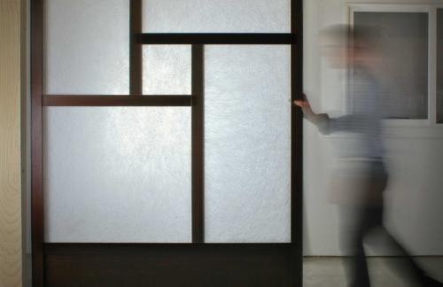 Дизайн комнаты в стиле японском. Отделочные материалы для стен, потолка и пола